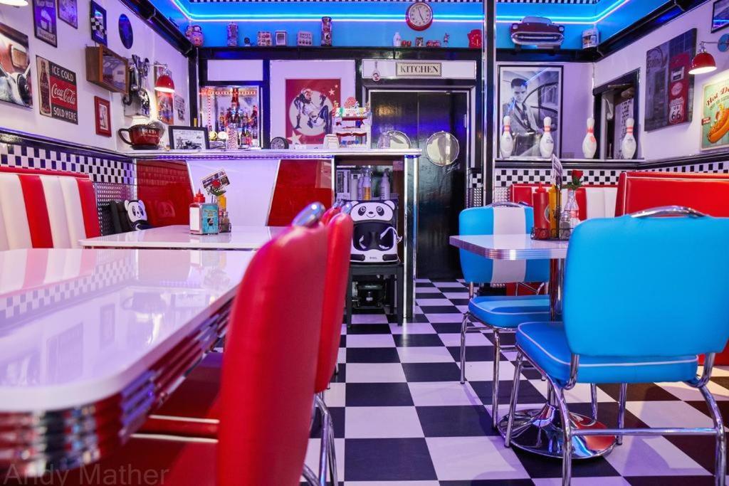 Cadillac Kustomz Hotel - Breakfast Available Rothesay Exterior foto